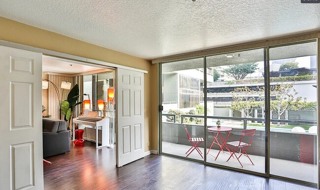 Building Photo - 880 W 1st St