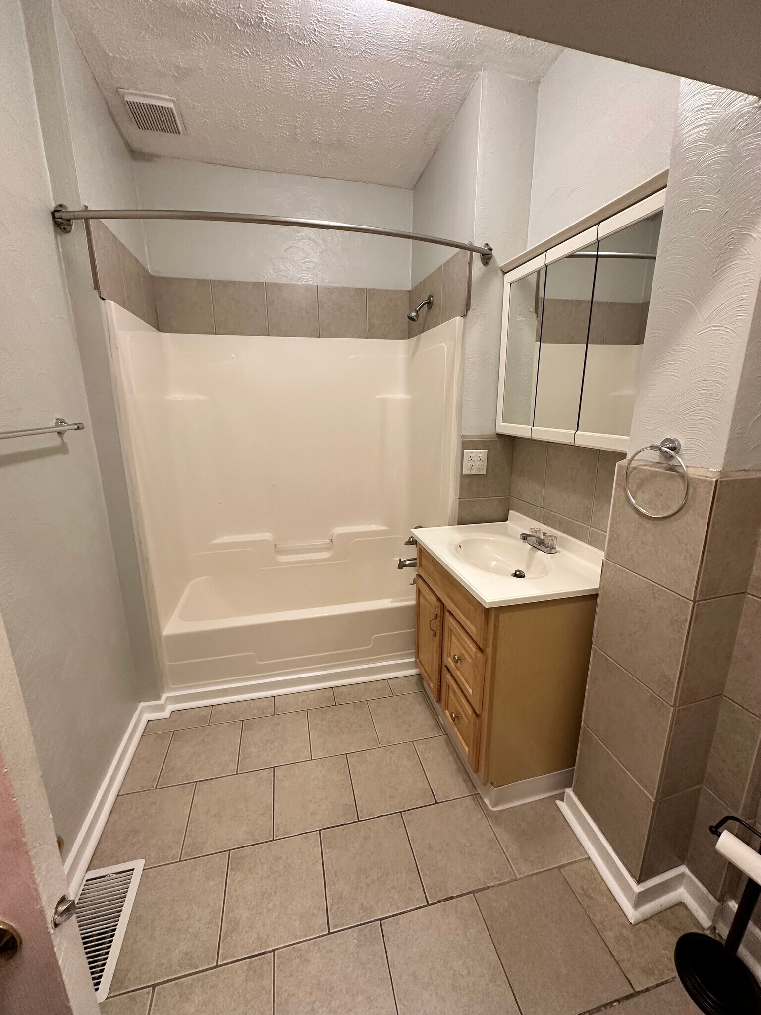 Building Photo - 211 Burns Ave