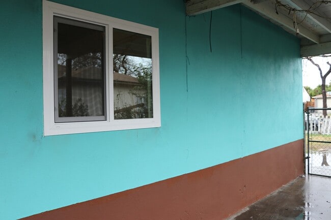 Building Photo - Beautifully Updated 3-Bedroom Home with Sp...