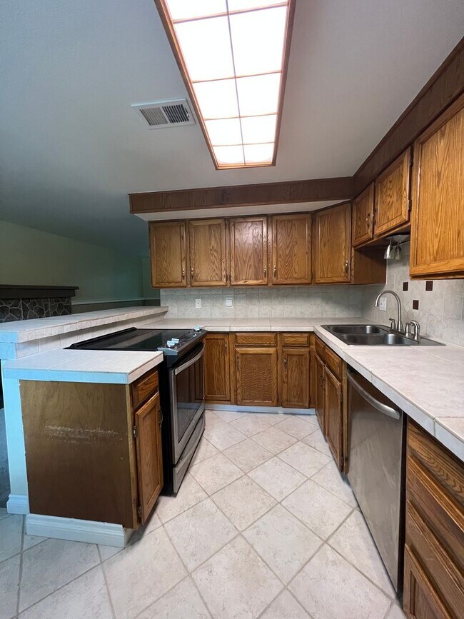 Building Photo - Spacious 3 BD/ 2 BA Home in Arvada, CO- Av...