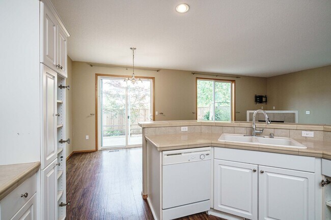 Building Photo - 3 bedroom 2.5 Bath - On Dead End Street - Low Maintenance Fenced Yard - Community Center with Swi...