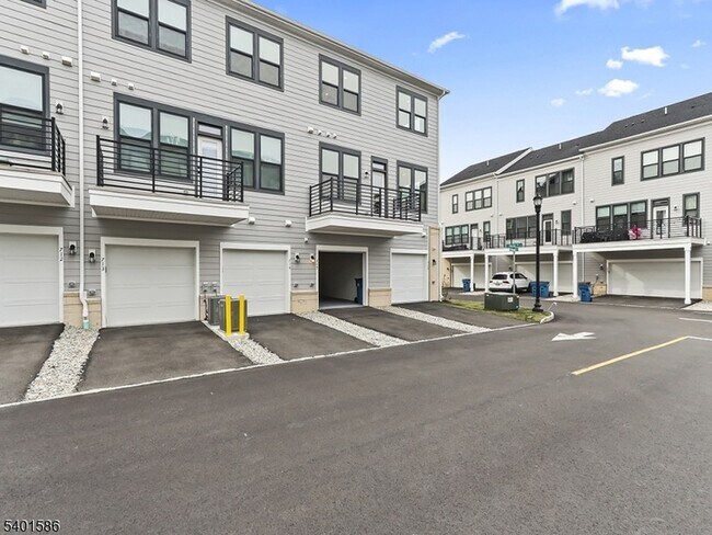 Building Photo - 715 Parker Blvd