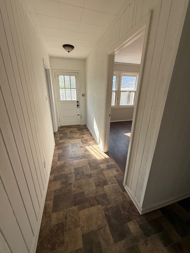 Building Photo - 5 Beverly Heights