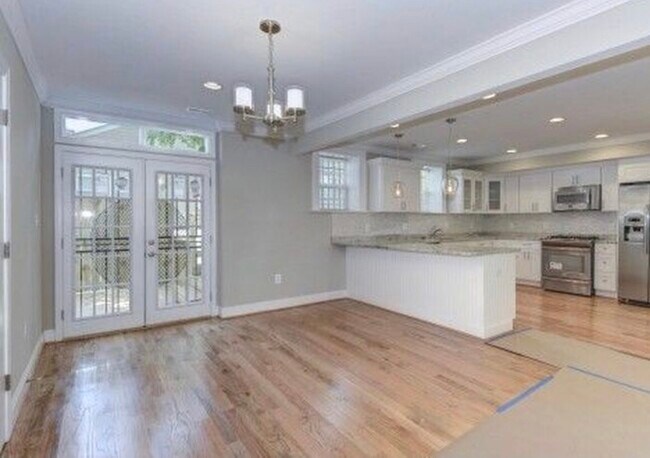 Breakfast Area & Kitchen - 5108 Bass Pl SE