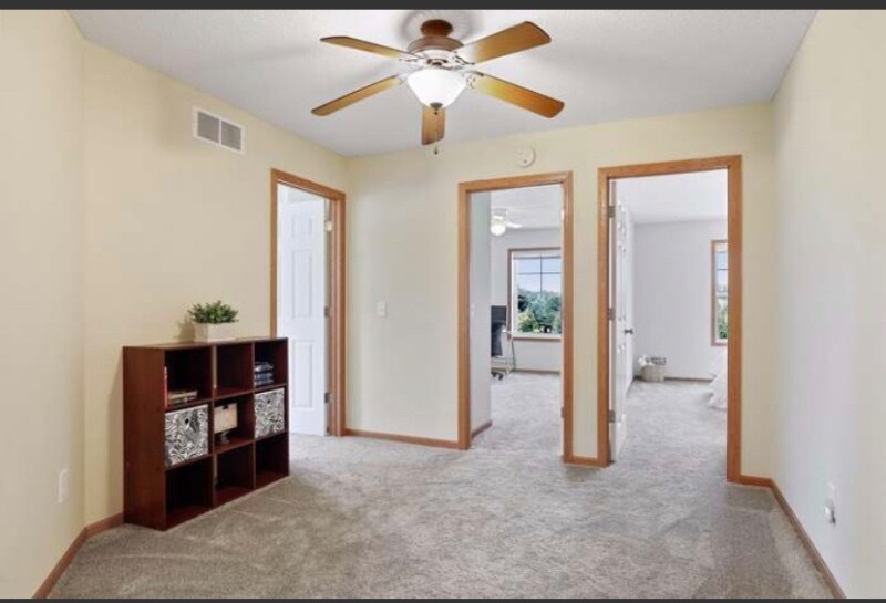 Building Photo - 3239 Oak View Dr