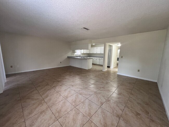 Building Photo - 3583 Raintree Cir