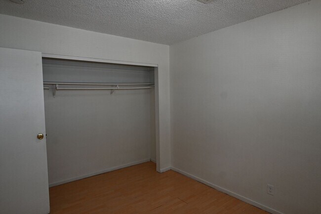 Building Photo - 2 Bedroom Apt- Downtown -  NO PETS