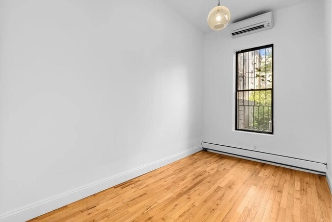 Building Photo - 743 Union St