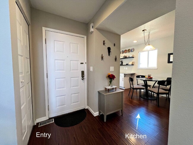 Building Photo - "Charming 2-Bed Townhouse Retreat on East Florida Ave with Spacious 1170 Sq Ft Layout!"