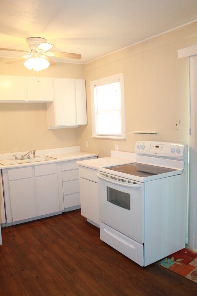 Building Photo - 207 E Rickenbacker Dr