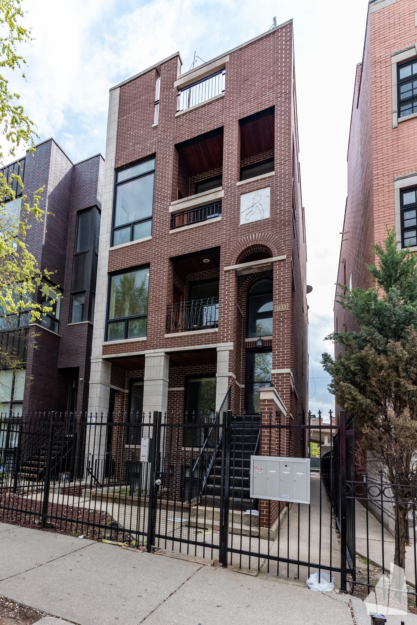 Building Photo - 1133 W Addison St