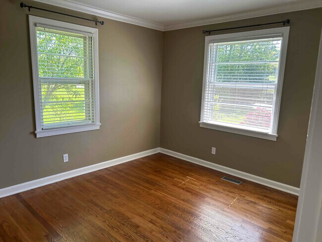 Building Photo - 4503 Woodlawn Pike