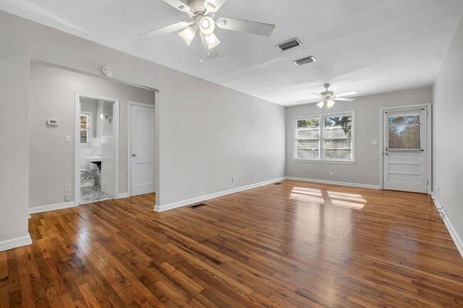 Building Photo - Charming Midtown Tallahassee Duplex