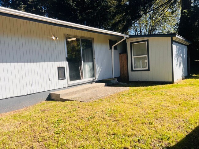 Building Photo - Charming 3BR/1BA w/ 1-car garage, long driveway, fenced yard, wood stove & shed/workshop.