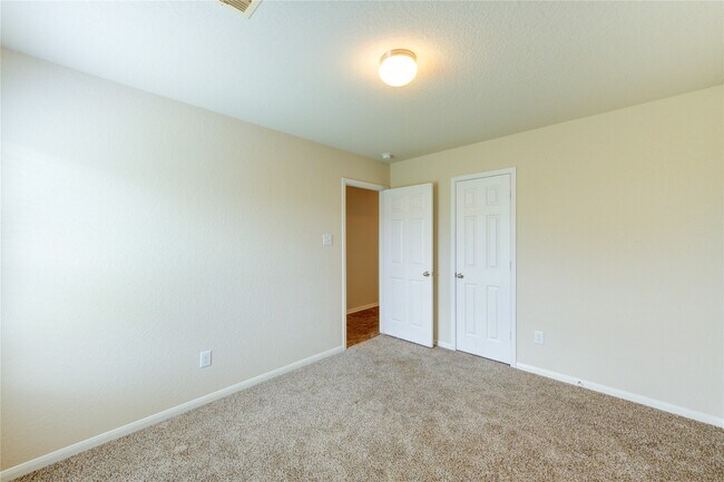 Building Photo - 14839 Fir Knoll Way
