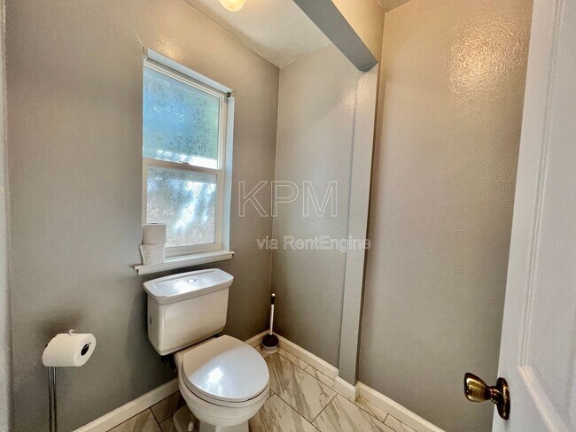 Building Photo - 2016 Canal Dr