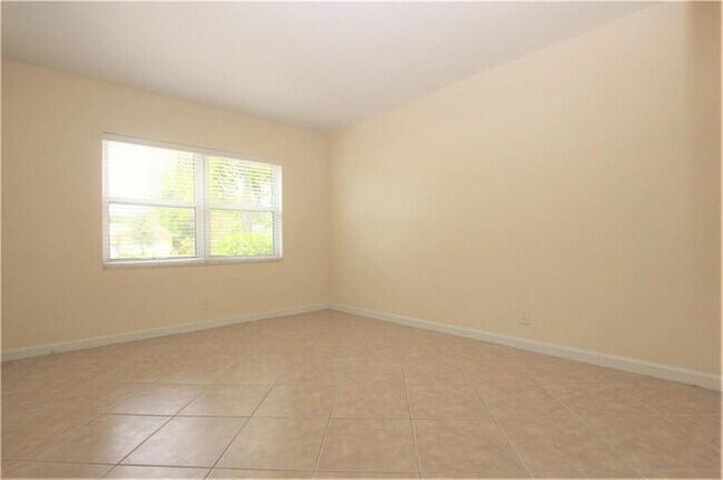 Building Photo - 4261 NW 110th Ave