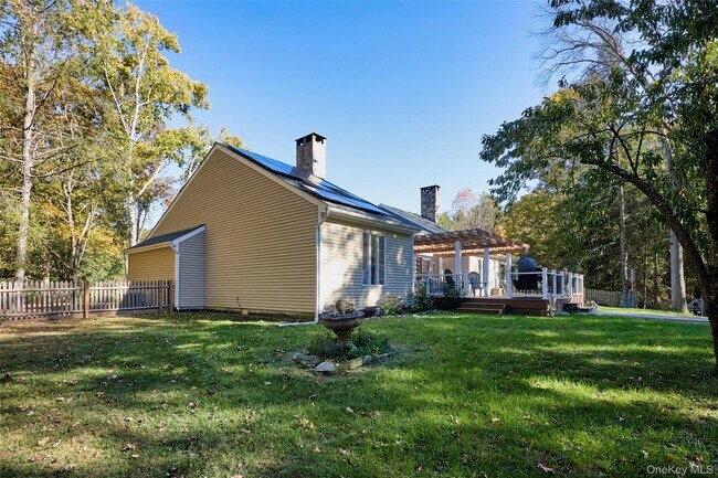 Building Photo - 356 Rossway Rd