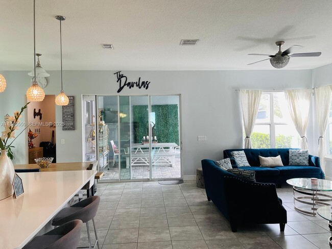 Building Photo - 7254 Desert Mandarin St