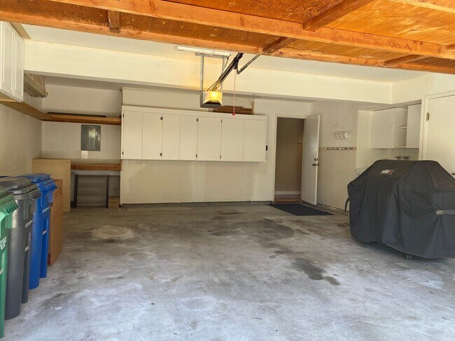 Building Photo - 2750 Sea View Pkwy
