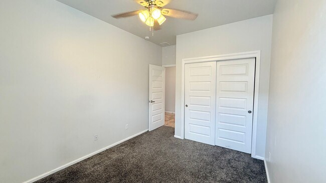 Building Photo - Modern comfort in Del Rey Estates