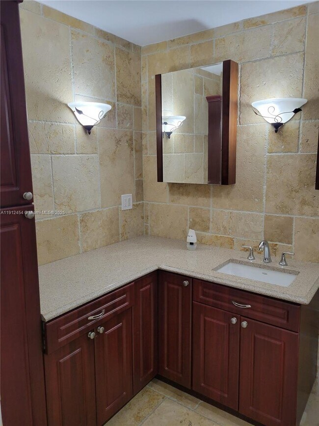 Building Photo - 2750 N 34th Ave