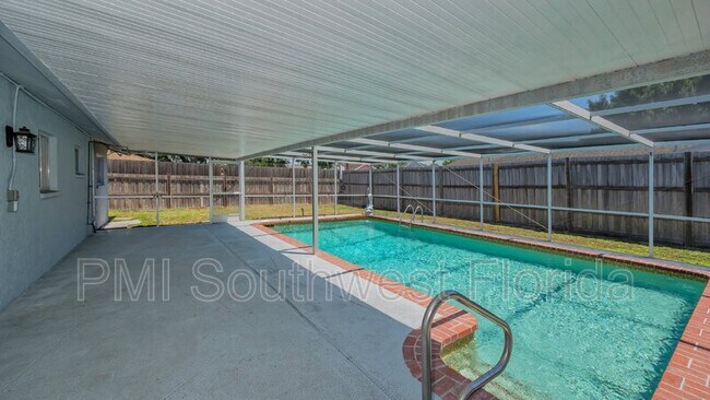 Building Photo - 3915 Allan Pl