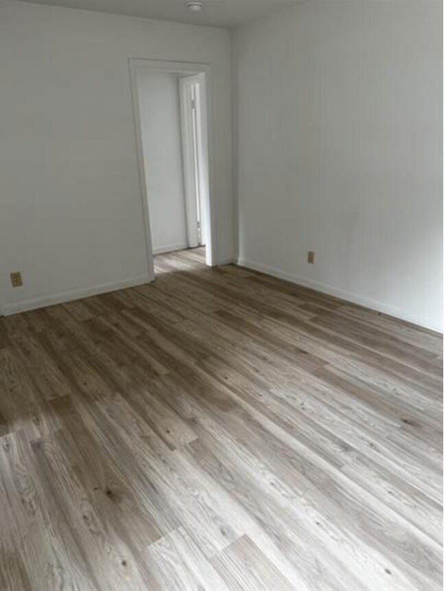 Building Photo - 1409 George Washington Dr