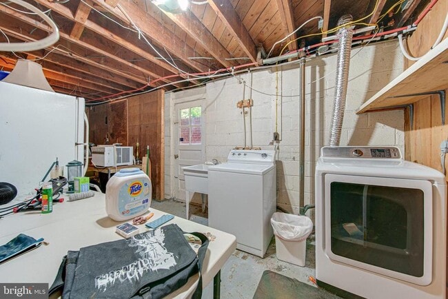 Building Photo - 10502 Glenhaven Dr