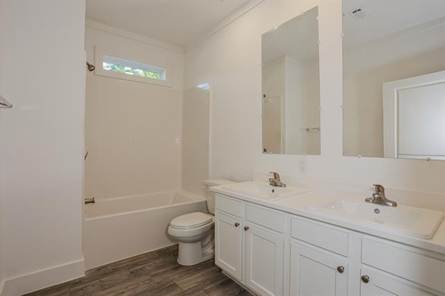Building Photo - 4330 Fernwood Ave