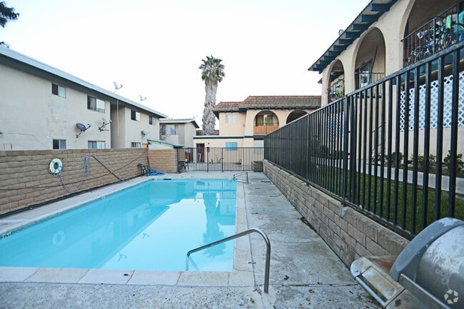 Building Photo - La Lanne Apartments
