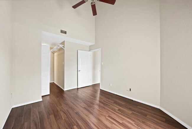 Building Photo - 2428 Forest Brook Ln
