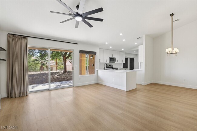 Building Photo - 2548 Tumble Brook Dr