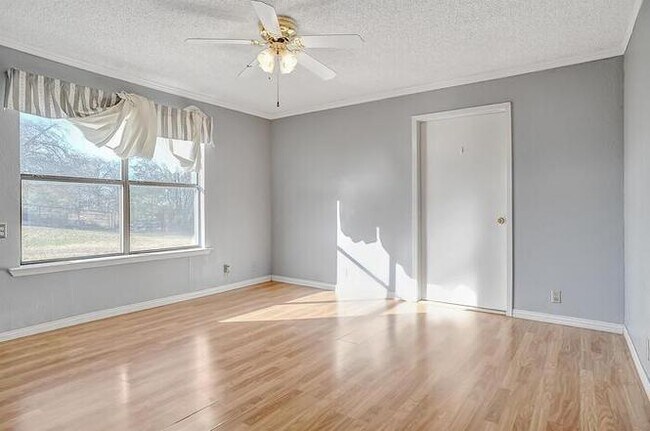 Building Photo - 1704 Frog Pond Rd