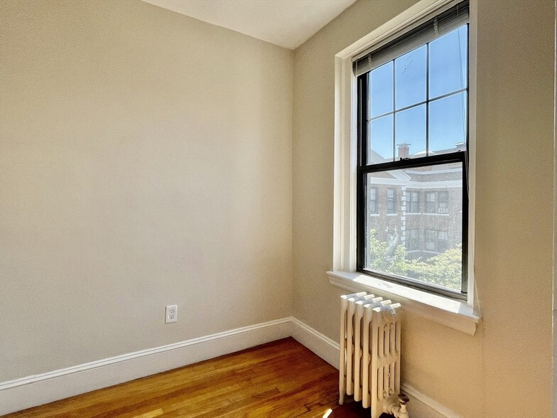 Building Photo - 62 Queensberry St