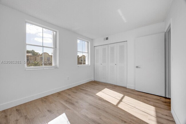 Building Photo - 390 NW 86th Ct