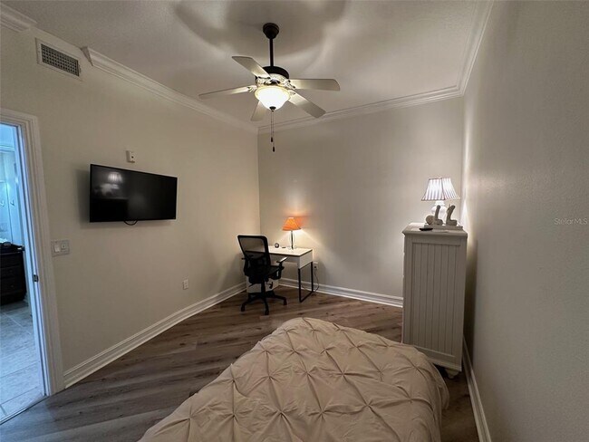 Building Photo - 13941 Clubhouse Dr