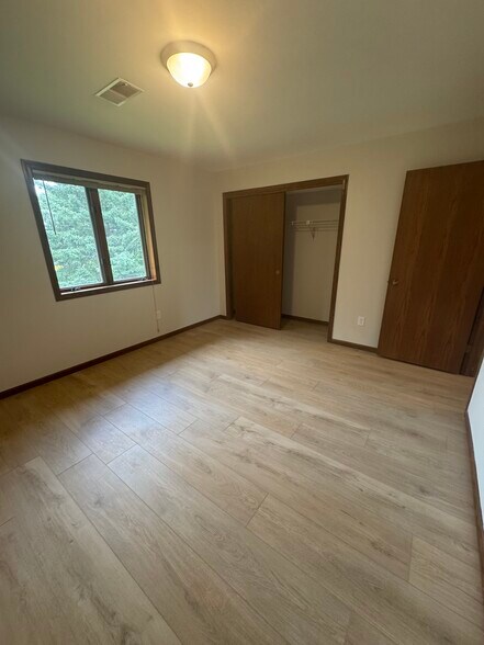 Bedroom 1 - 18 Stonehaven Dr