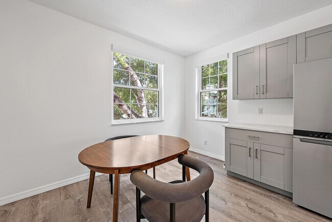 Building Photo - 1522 Limetree Bay Ave