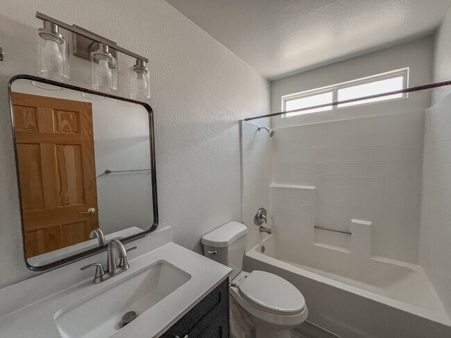 Building Photo - 8423 Palmada Dr