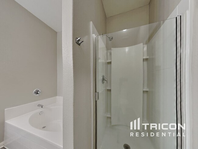 Building Photo - 1502 Tulip Ln