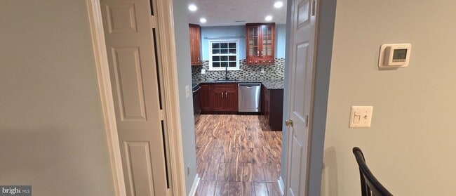 Building Photo - 323 Lindera Ct