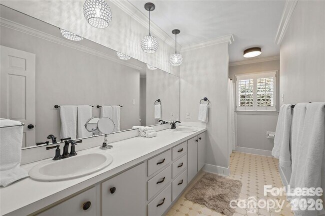 Building Photo - 3900 Braxton Dr