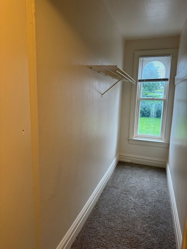 Building Photo - 1559 W King St