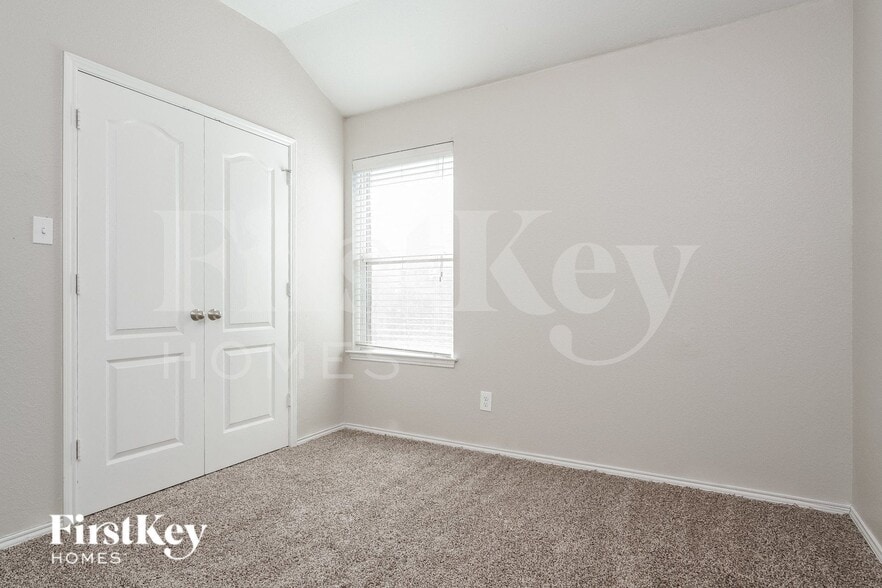 Building Photo - 2016 Cattle Creek Rd