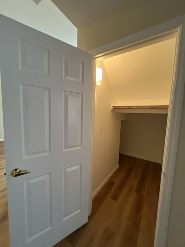 Building Photo - Encounter the ultimate luxury living experience with this 4-bedroom, 2197 sq ft house