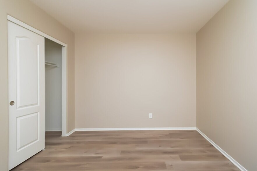 Building Photo - 6968 S Martlet Dr