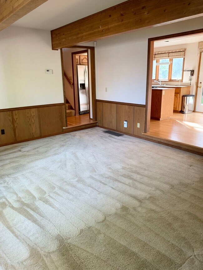 Building Photo - Oceanview 3BR 2.5BA | HUGE GARAGE | Washer & Dryer  | Dogs OK! >>> AVAILABLE NOW!