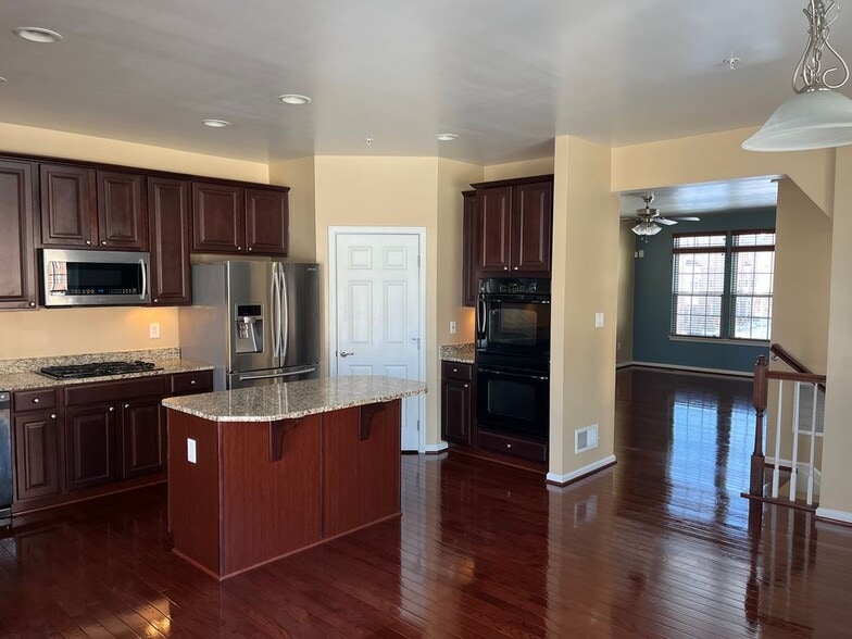 Building Photo - 1022 Ironwood Ln