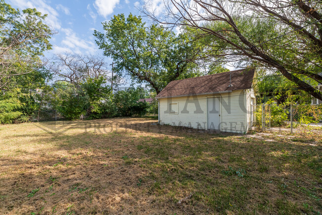 Building Photo - 1514 S Waco Ave